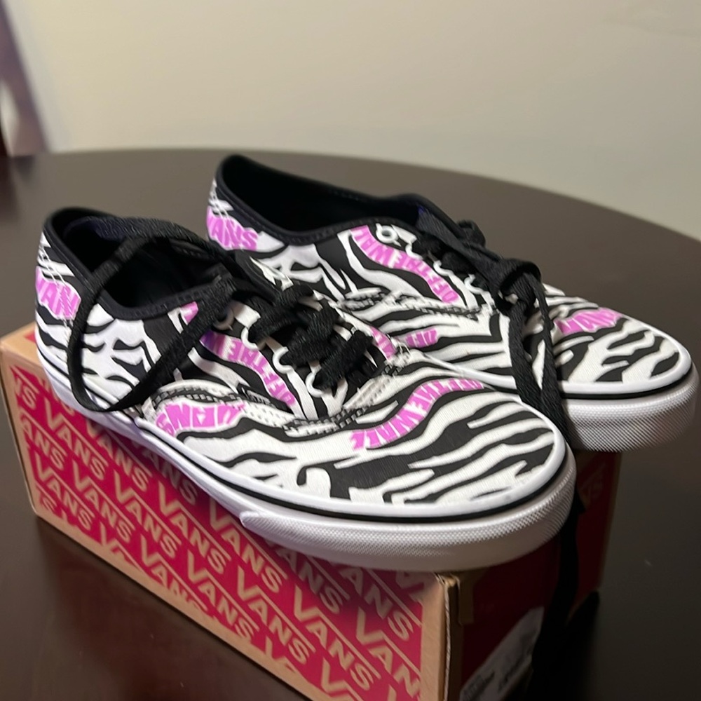 Vans Authentic Zebra Daze Black Shoes, Size 5 Juniors